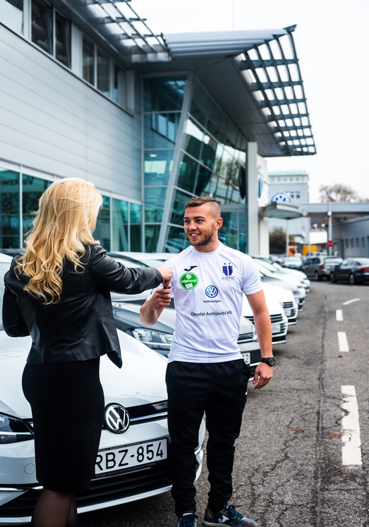 Szponzor autók átadása