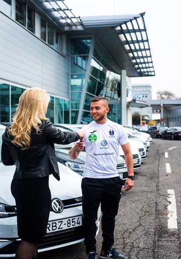 Szponzor autók átadása