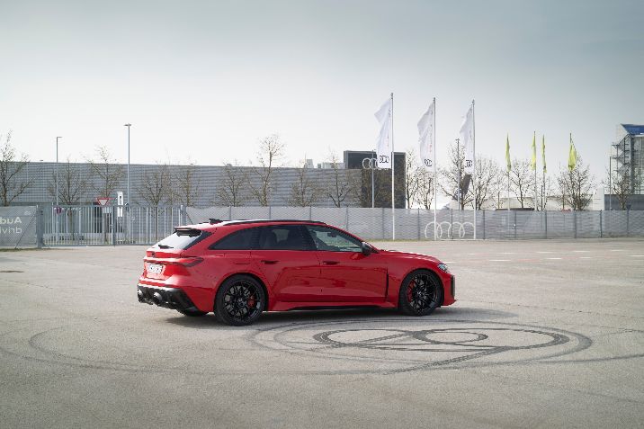 Az új Audi RS 5 az első nagy teljesítményű hibrid kiemelkedő vezetési dinamikával