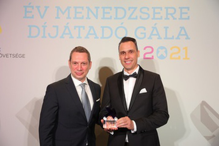 Lezajlott az Év Menedzsere Gála: dr. Szászi Istváné lett a Volkswagen Kék Innovációs Különdíj