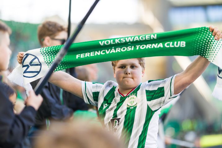 Meccs, mosoly, csoda: különleges vendégek a Fradi–Pakson 